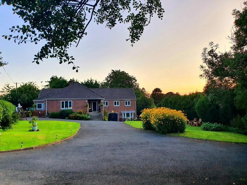 Idyllic 2 Bedroom Self-Contained Upsidedown Annexe Llandrindod Wells Exterior photo