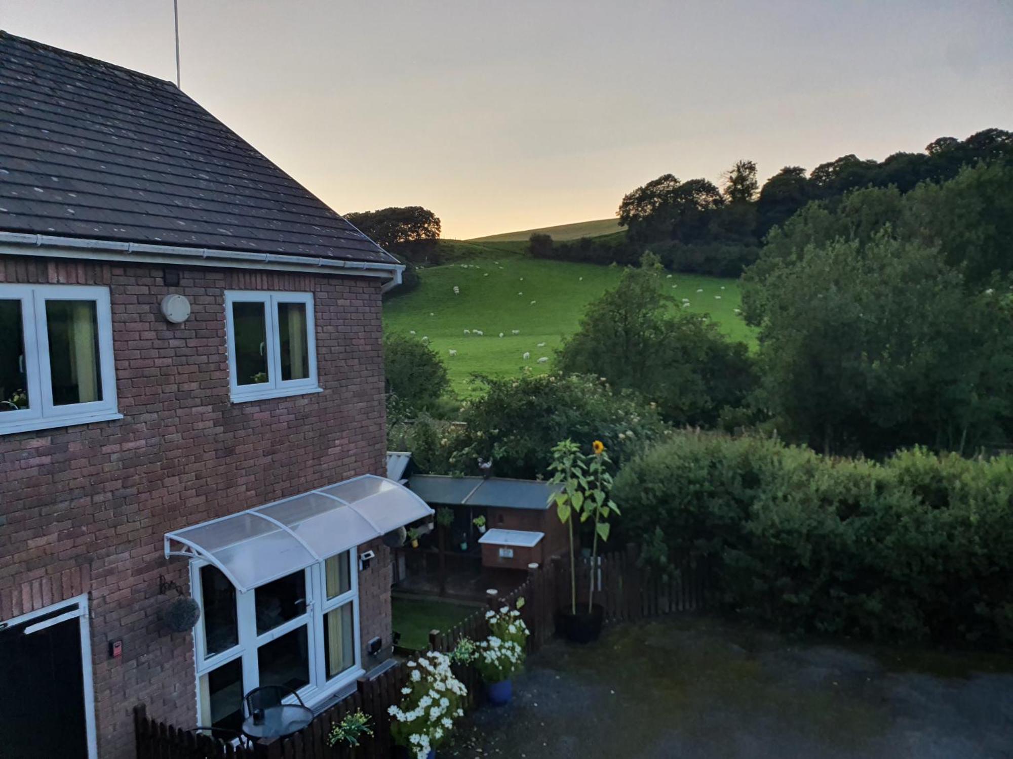 Idyllic 2 Bedroom Self-Contained Upsidedown Annexe Llandrindod Wells Exterior photo